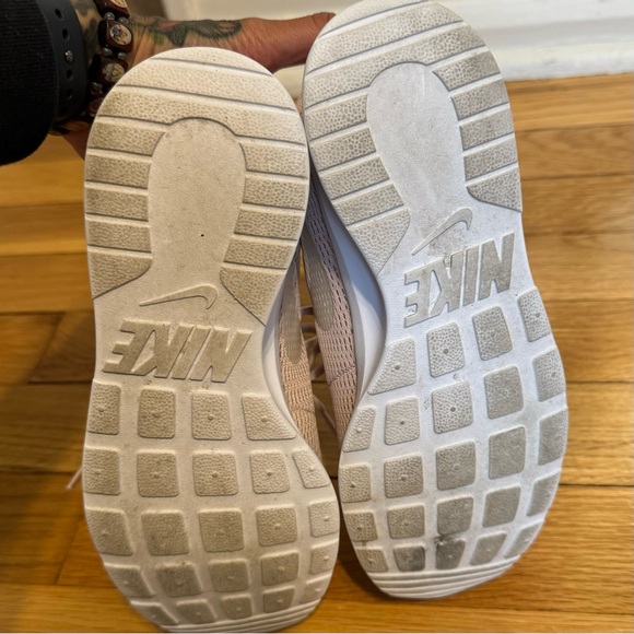 Nike Tanjun Sneakers - Beige, women’s size 7 - Picture 4 of 5